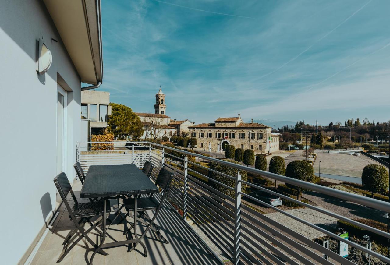 Ferienwohnung The Attico Padenghe sul Garda Exterior foto