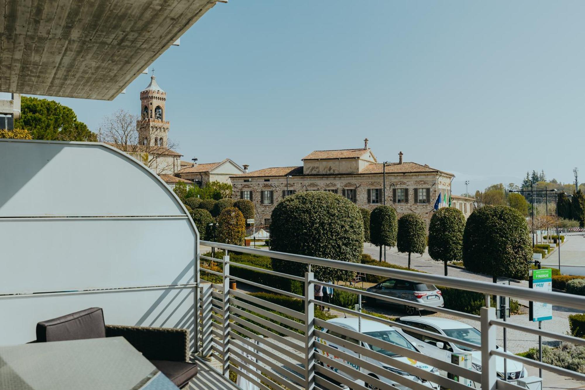 Ferienwohnung The Attico Padenghe sul Garda Exterior foto